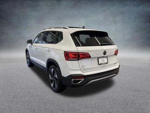 Used 2024 Volkswagen Taos SE image 8