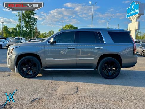 Used 2020 Cadillac Escalade Luxury AWD/4WD image 4