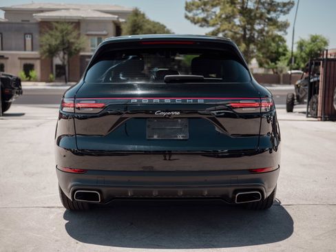 Used 2023 Porsche Cayenne AWD/4WD image 5