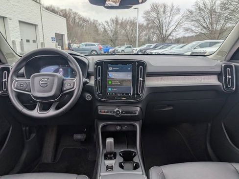 Used 2025 Volvo XC40 B5 Core image 15