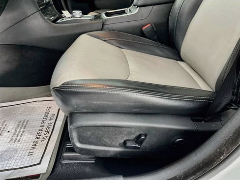 Used 2019 Chrysler 300 Touring w/ Sport Appearance Package RWD image 27
