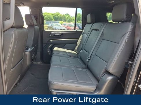 Used 2025 Chevrolet Suburban Z71 AWD/4WD image 18