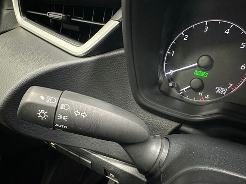 Used 2025 Toyota Corolla LE image 21