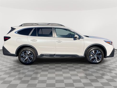 Used 2022 Subaru Outback Limited image 8