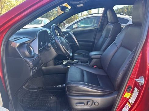 Used 2016 Toyota RAV4 SE image 13