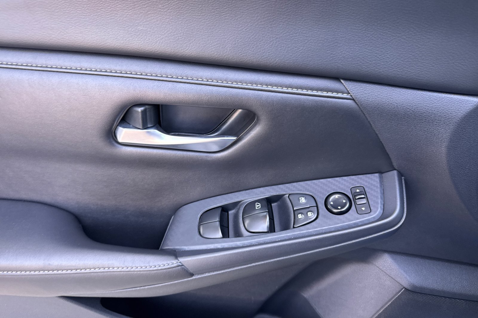 Used 2024 Nissan Sentra SV FWD image 10