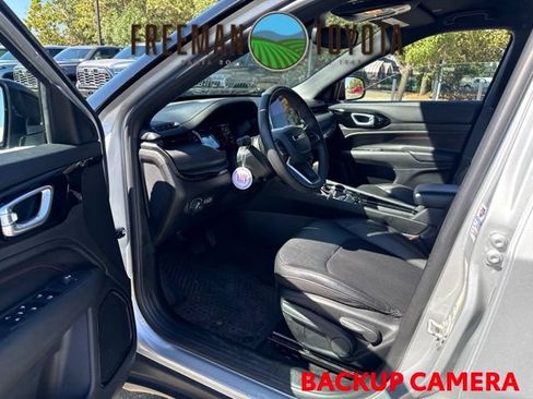 Used 2024 Jeep Compass Trailhawk AWD/4WD image 7