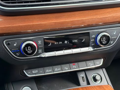 Used 2021 Audi Q5 Prestige w/ Prestige Package image 26