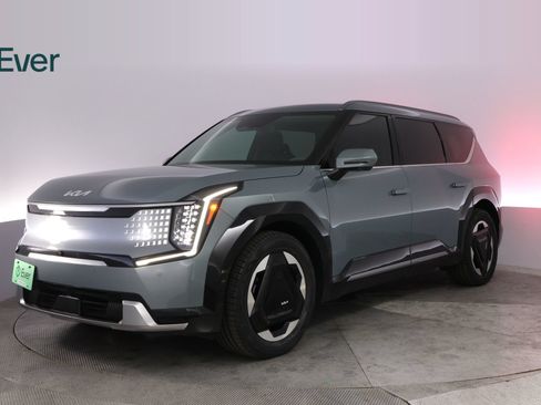 Used 2024 Kia EV9 Land AWD/4WD image 2