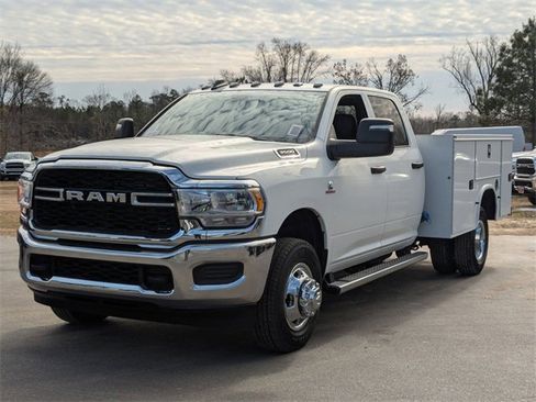 New 2024 RAM 3500 Tradesman w/ Chrome Appearance Group image 4