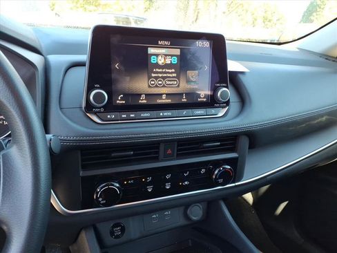 Used 2025 Nissan Rogue S image 8