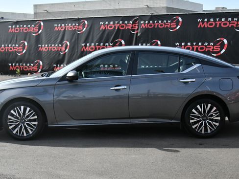 Used 2025 Nissan Altima 2.5 SV image 4