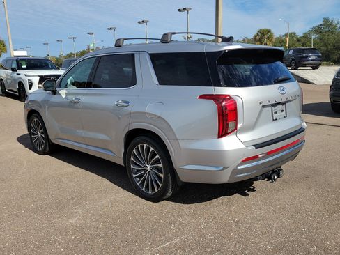 Used 2023 Hyundai Palisade Calligraphy image 4