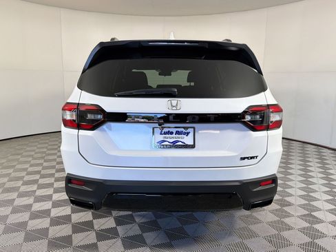 New 2026 Honda Pilot Sport image 10