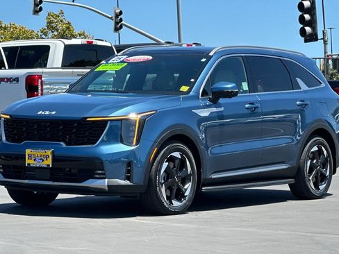 Certified 2025 Kia Sorento SX Prestige AWD/4WD image 11