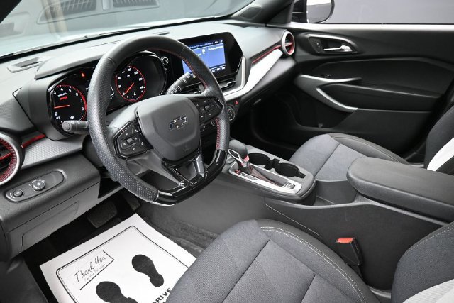 Used 2024 Chevrolet Trax RS w/ Driver Confidence Package FWD image 18
