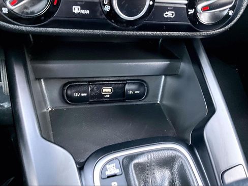 Used 2025 Kia Soul LX w/ LX Technology Package FWD image 29