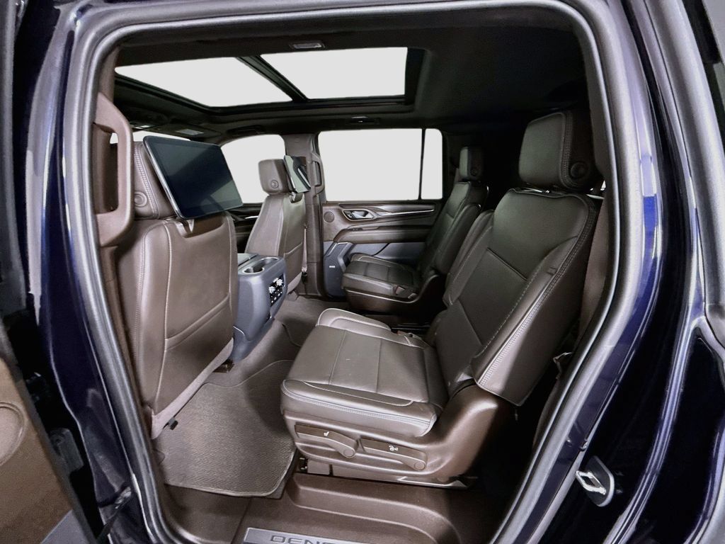 Used 2023 GMC Yukon XL Denali w/ Denali Reserve Package AWD/4WD image 21