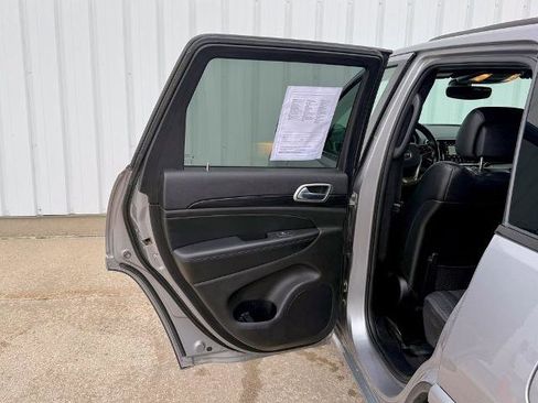 Used 2019 Jeep Grand Cherokee Altitude AWD/4WD image 15