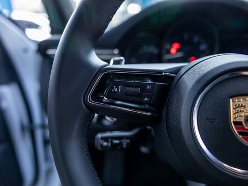 Used 2025 Porsche Macan image 37