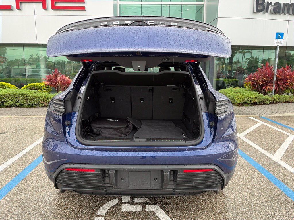 Certified 2026 Porsche Macan 4 Electric w/ Premium Package AWD/4WD image 6
