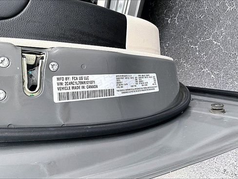 Used 2022 Chrysler Pacifica Touring-L w/ Uconnect Theater Family Group image 35