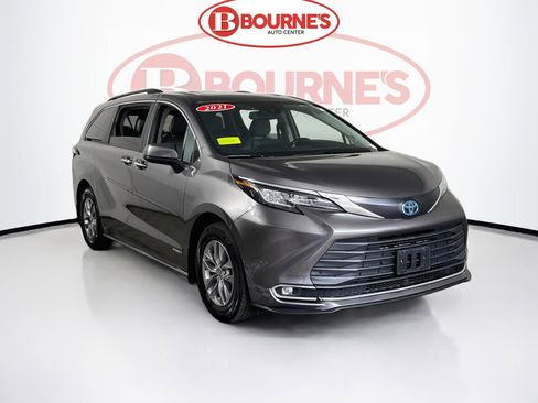 Used 2021 Toyota Sienna XLE w/ XLE Plus Package image 1