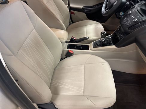 Used 2017 Ford Focus SE image 28