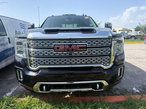 Used 2022 GMC Sierra 2500 Denali AWD/4WD image 2