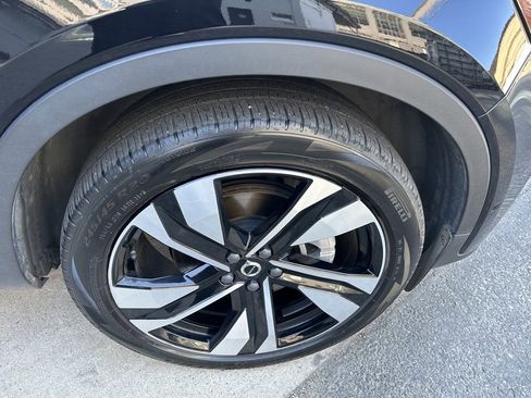 Certified 2025 Volvo XC40 B5 Plus image 7