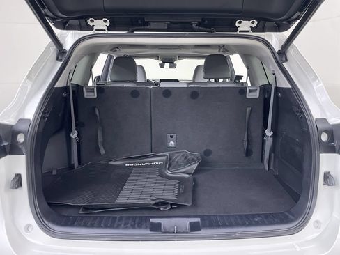Used 2020 Toyota Highlander XLE AWD/4WD image 22