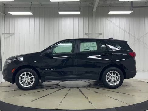 Used 2023 Chevrolet Equinox LS AWD/4WD image 5