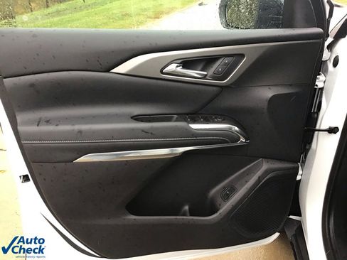 Used 2025 Chevrolet Traverse LT image 30