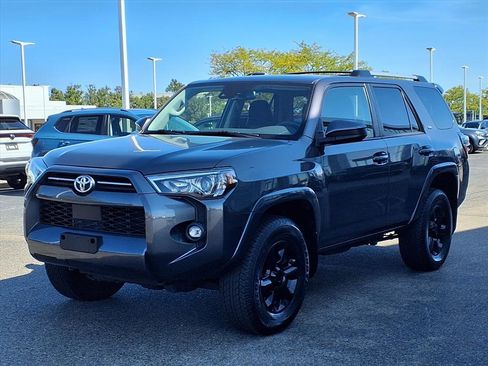 Used 2022 Toyota 4Runner SR5 image 2