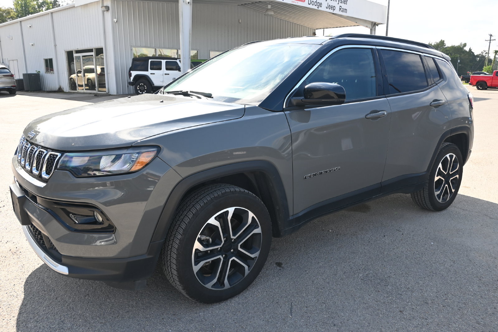Used 2024 Jeep Compass Limited AWD/4WD image 5