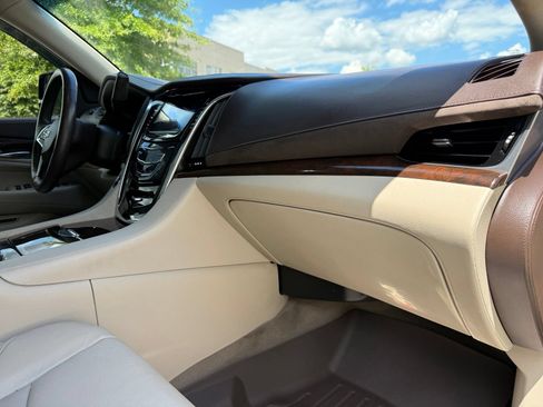 Used 2017 Cadillac Escalade Luxury RWD image 24