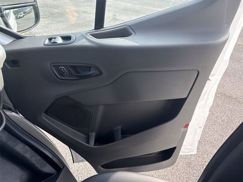 New 2025 Ford Transit 250 148 Medium Roof image 21