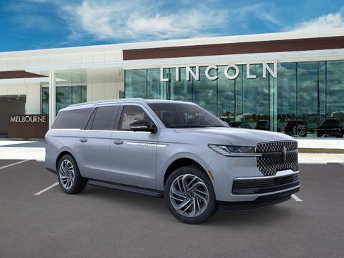New 2026 Lincoln Navigator L Premier AWD/4WD image 7