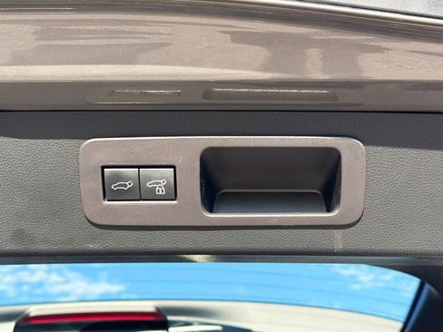 Used 2023 Lexus LX 600 4WD w/ Luxury Package image 14