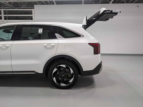 Certified 2025 Kia Sorento EX AWD/4WD image 11