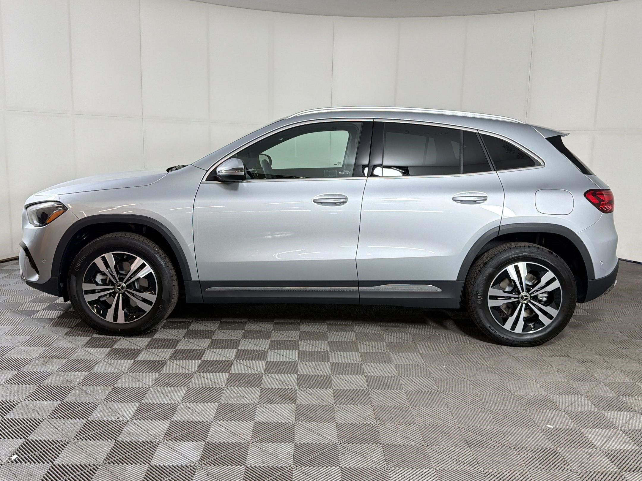 Used 2026 Mercedes-Benz GLA 250 4MATIC image 2