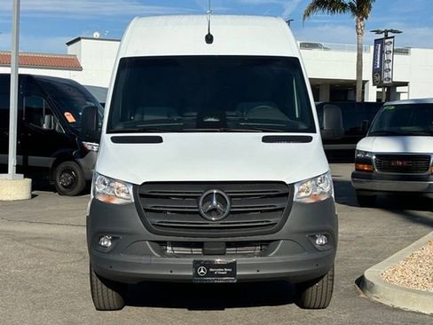 Used 2025 Mercedes-Benz Sprinter 2500 image 8