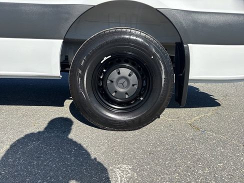 Used 2025 Mercedes-Benz Sprinter 2500 image 24