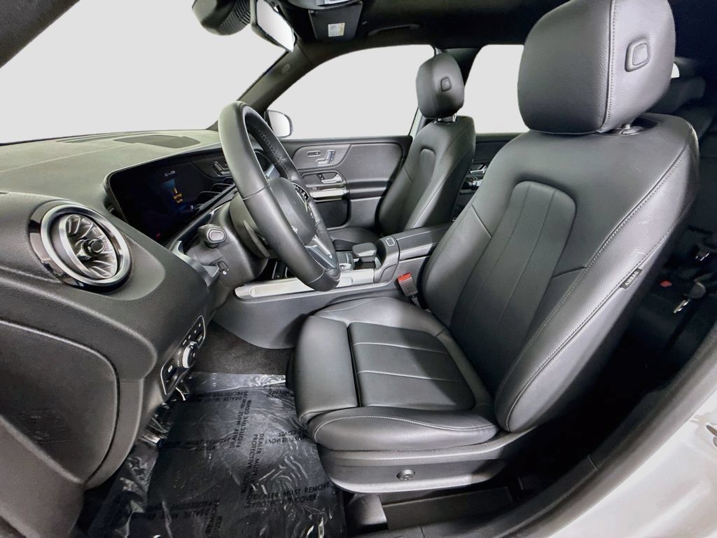 Used 2023 Mercedes-Benz GLB 250 4MATIC image 21