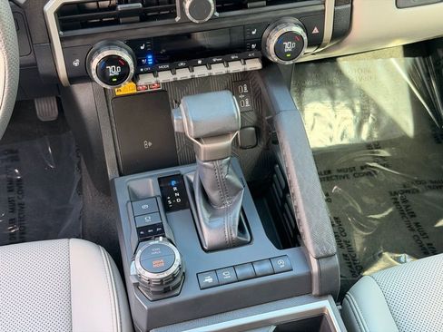 Used 2024 Toyota Tacoma Limited w/ Limited Package (LT) AWD/4WD image 15