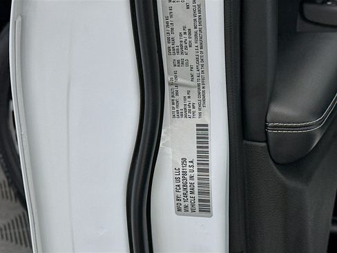 Used 2023 Jeep Grand Cherokee L Limited AWD/4WD image 12