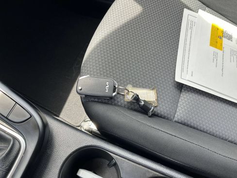 Used 2025 Kia Soul LX w/ LX Technology Package FWD image 18
