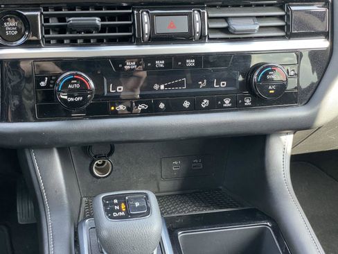 Used 2025 Nissan Pathfinder SV FWD image 22
