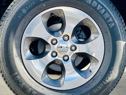 Used 2017 Jeep Wrangler Unlimited Sahara image 9