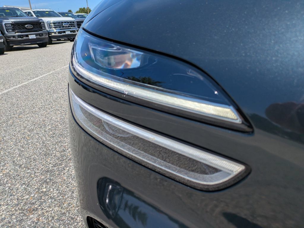 Used 2023 Genesis G70 2.0T AWD/4WD image 10